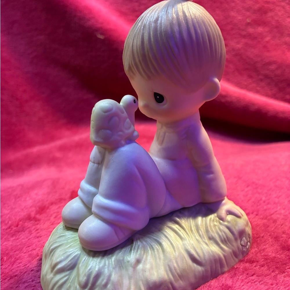 Precious Moments Vintage 1998”Love is Kind."#E1379R , 20TH ANNIVERSARY